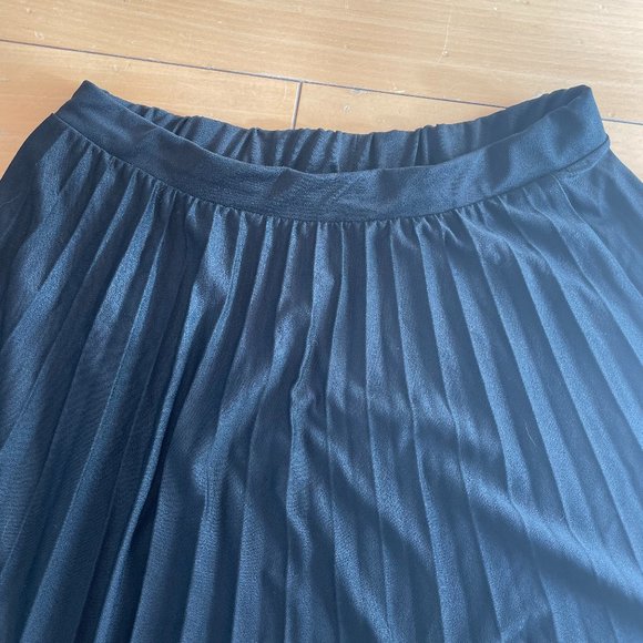 ASOS DESIGN Black Pleated Maxi Skirt - Picture 9 of 13